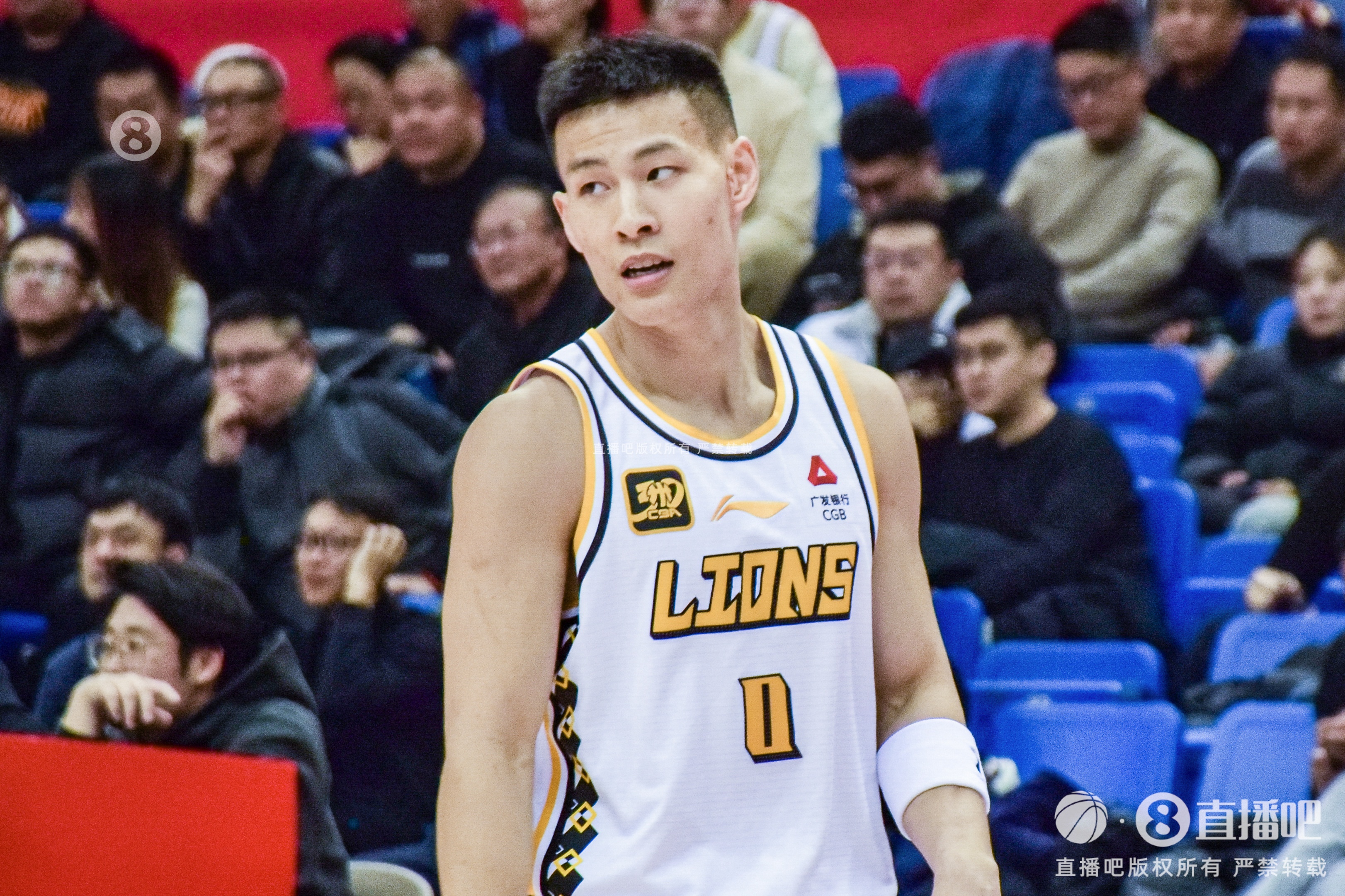 毫無(wú)狀態(tài)！林秉圣11投僅1中拿到3分3斷 出現(xiàn)2失誤4犯規(guī)
